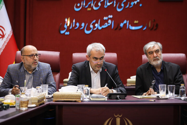 نشست کمیسیون امنیت ملی مجلس با وزیر اقصاد