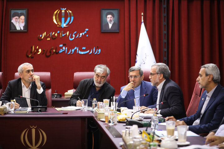 نشست کمیسیون امنیت ملی مجلس با وزیر اقصاد