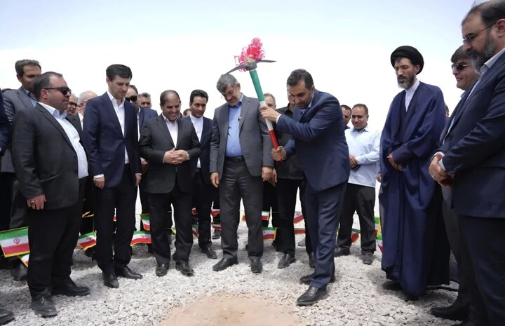 پروژه احداث مجتمع فرهنگی رفاهی ارفع در اردکان توسط پوردهقان کلنگ زنی شد