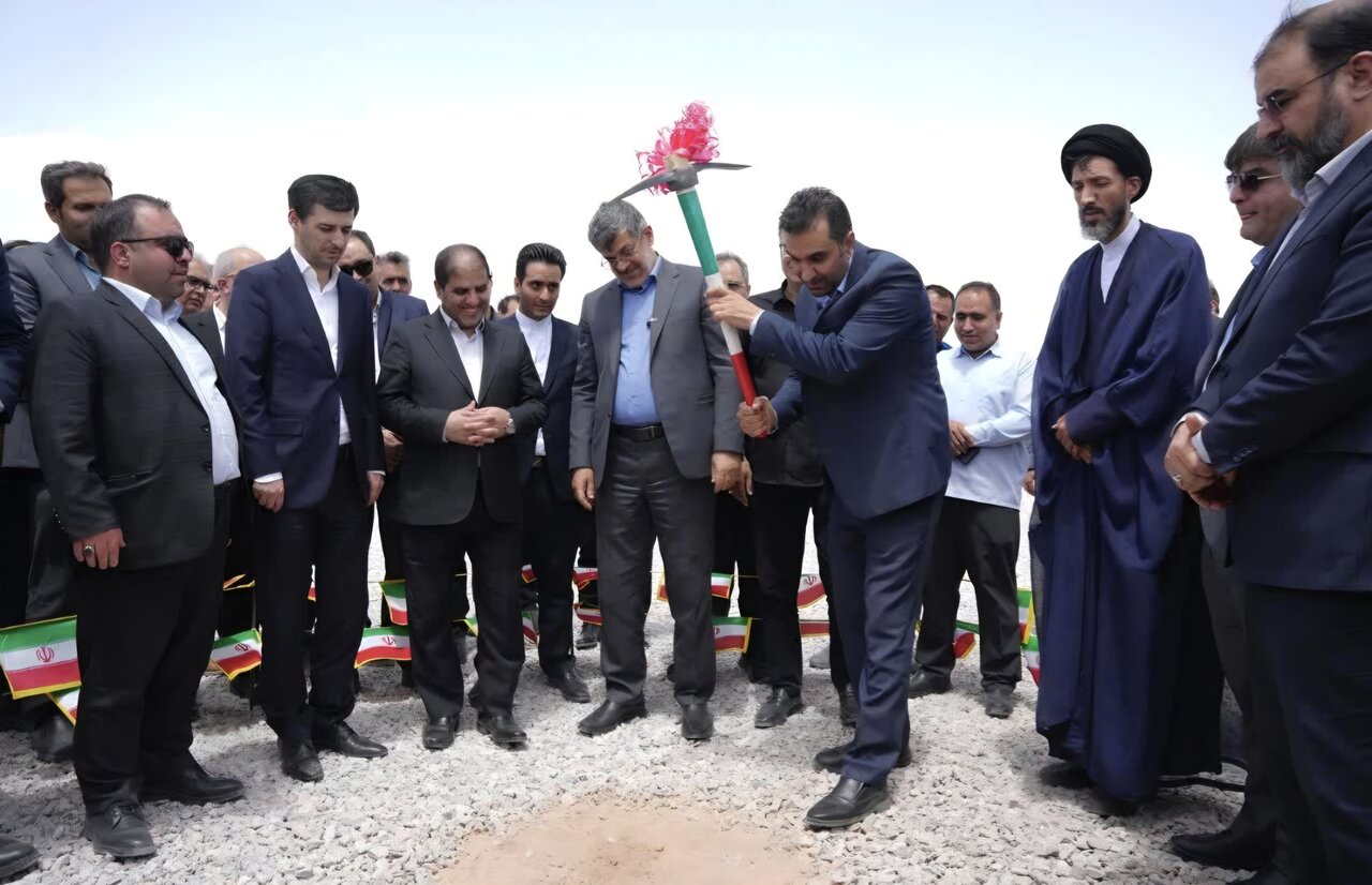 پروژه احداث مجتمع فرهنگی رفاهی ارفع در اردکان توسط پوردهقان کلنگ زنی شد