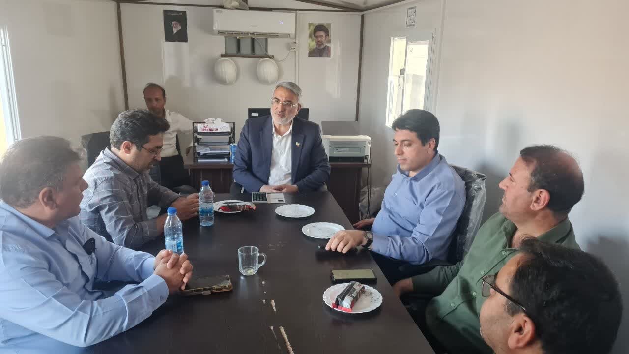 بازدید معینی از مخزن در حال احداث ۱۰ هزار متر مکعبی آران و بیدگل