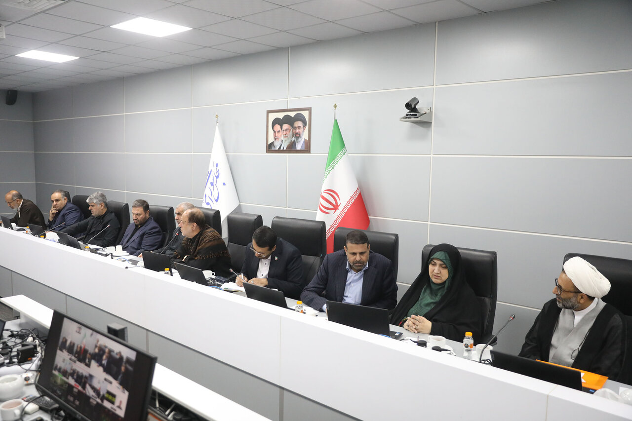 تأکید نمایندگان بر تقویت مسیرهای جایگزین برای مقابله با محاصره دریایی دشمن/حمایت از رانندگان حمل و نقل جاده‌ای ضروری است