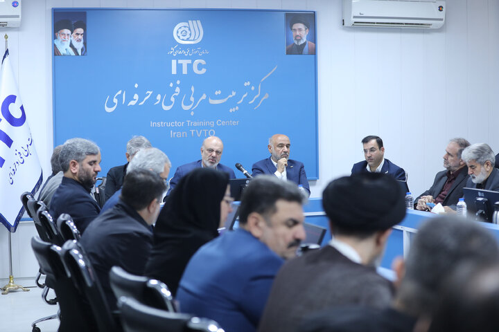 نشست مشترک کمیسیون آموزش و تحقیقات مجلس با وزیر تعاون، کار و رفاه اجتماعی