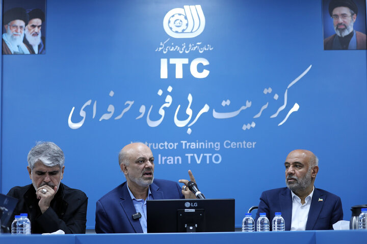 نشست مشترک کمیسیون آموزش و تحقیقات مجلس با وزیر تعاون، کار و رفاه اجتماعی