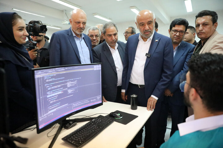 نشست مشترک کمیسیون آموزش و تحقیقات مجلس با وزیر تعاون، کار و رفاه اجتماعی