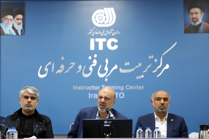 نشست مشترک کمیسیون آموزش و تحقیقات مجلس با وزیر تعاون، کار و رفاه اجتماعی