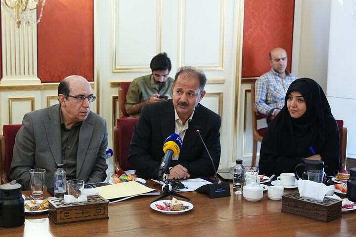 نشست کمیسیون صنایع و معادن مجلس با وزیر میراث فرهنگی، گردشگری و صنایع دستی