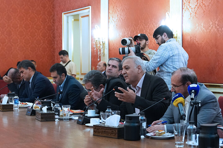 نشست کمیسیون صنایع و معادن مجلس با وزیر میراث فرهنگی، گردشگری و صنایع دستی