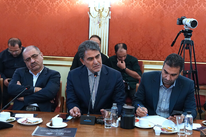 نشست کمیسیون صنایع و معادن مجلس با وزیر میراث فرهنگی، گردشگری و صنایع دستی
