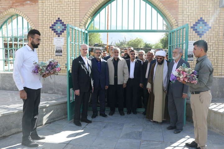 حضور کمیسیون شورا ها در گلزارشهدایی شهرستان لردگان