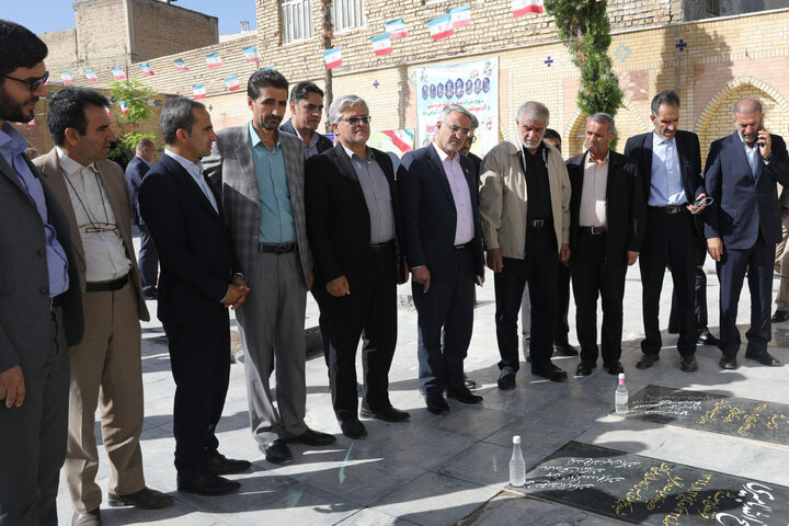 حضور کمیسیون شورا ها در گلزار شهدایی شهرستان لردگان