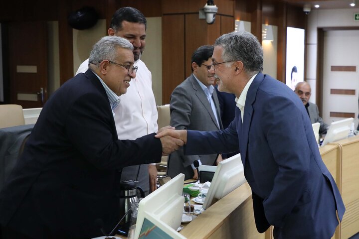 نشست مشترک کمیسیون آموزش و تحقیقات مجلس با وزیر بهداشت، درمان و آموزش پزشکی