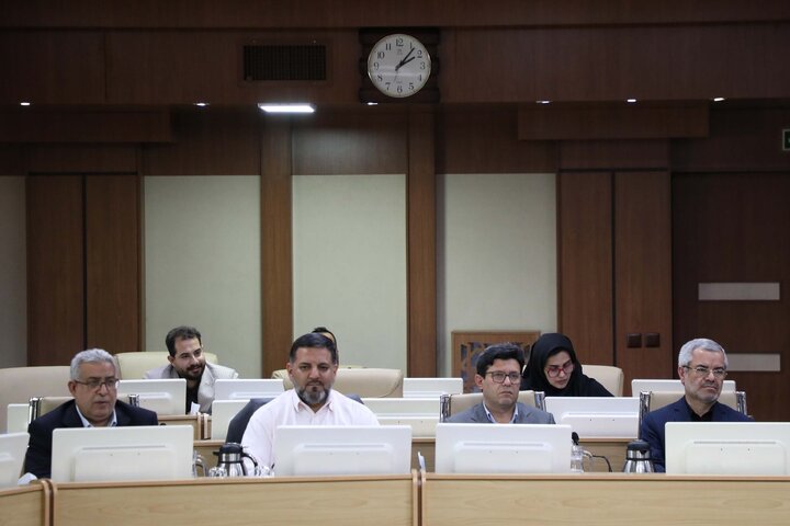 نشست مشترک کمیسیون آموزش و تحقیقات مجلس با وزیر بهداشت، درمان و آموزش پزشکی