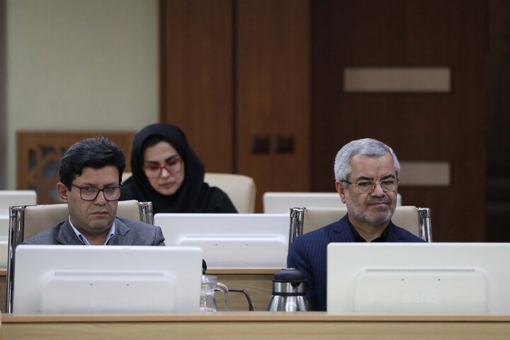 نشست مشترک کمیسیون آموزش و تحقیقات مجلس با وزیر بهداشت، درمان و آموزش پزشکی