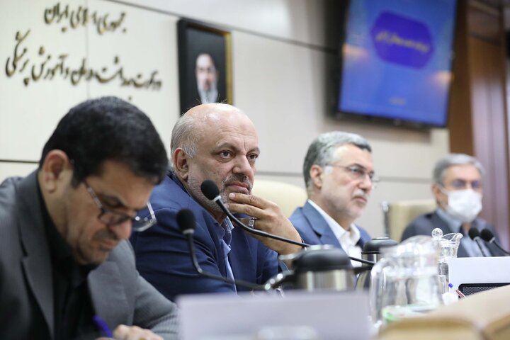 نشست مشترک کمیسیون آموزش و تحقیقات مجلس با وزیر بهداشت، درمان و آموزش پزشکی