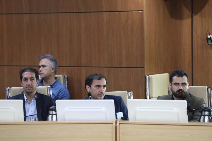 نشست مشترک کمیسیون آموزش و تحقیقات مجلس با وزیر بهداشت، درمان و آموزش پزشکی