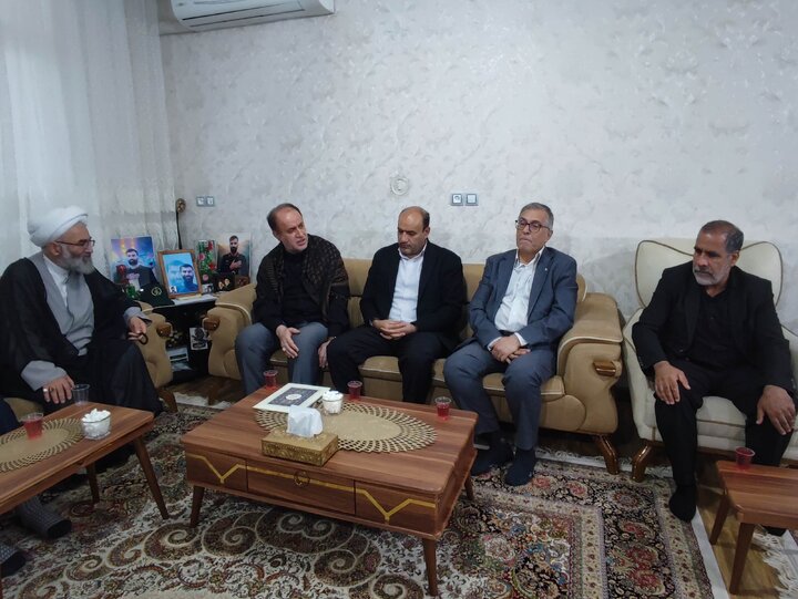 دیدار حاجی بابایی با خانواده شهیدان شیراوند و مومیوند