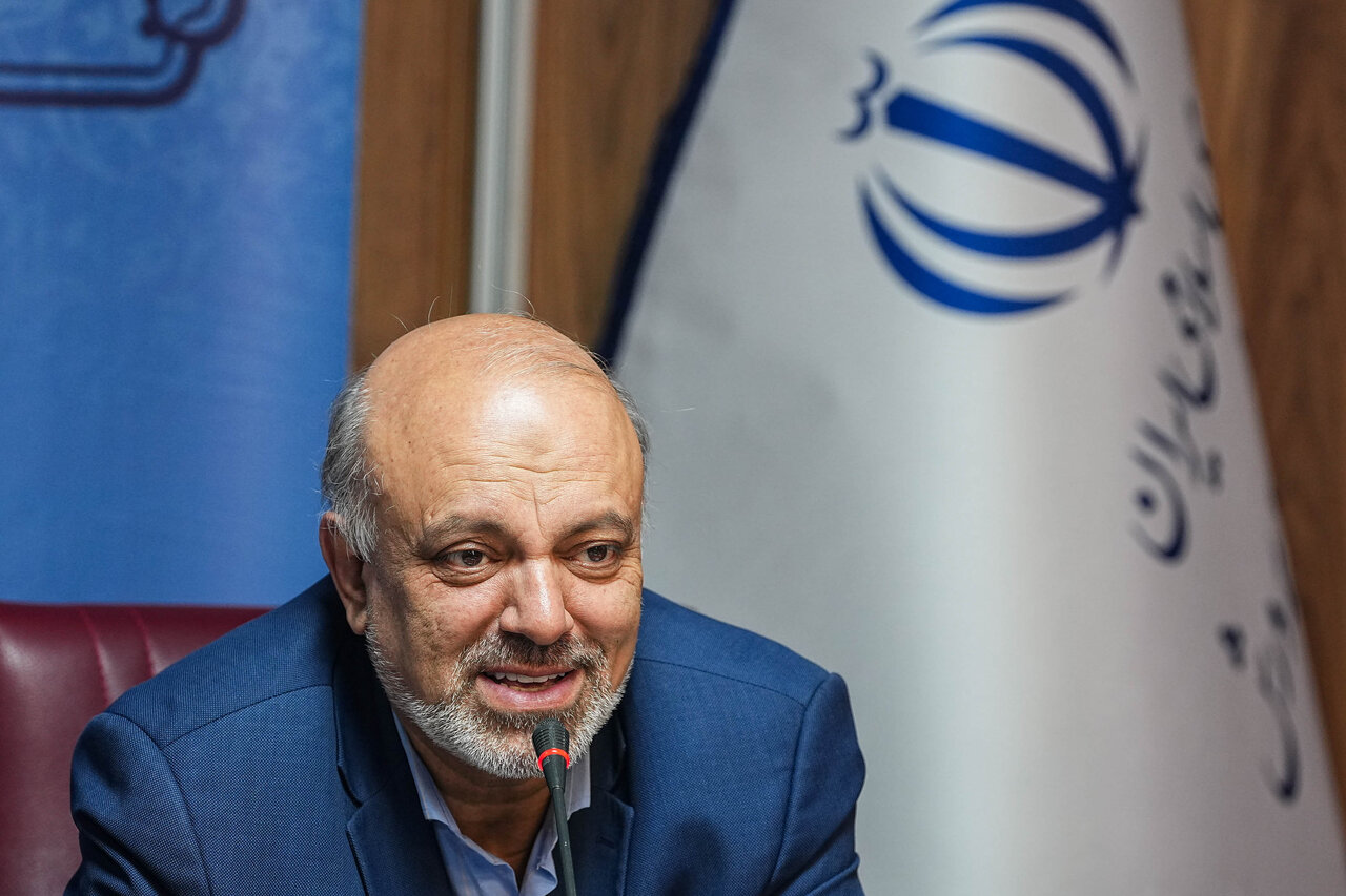 حاجیبابایی: حقوق ۱۸ میلیونی معلمان در شأن آموزش و پرورش نیست/ وزیر: امتحانات نهایی ۱۳ و ۱۴ تیرماه بهصورت حضوری برگزار میشود