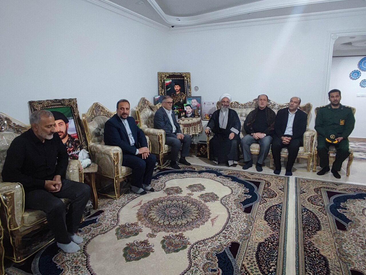 دیدار حاجی بابایی با خانواده شهیدان شیراوند و مومیوند