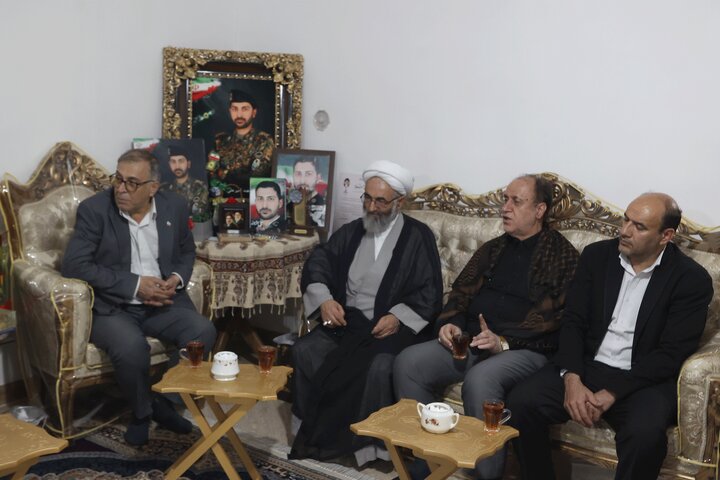 دیدار حاجی بابایی با خانواده شهیدان شیراوند و مومیوند