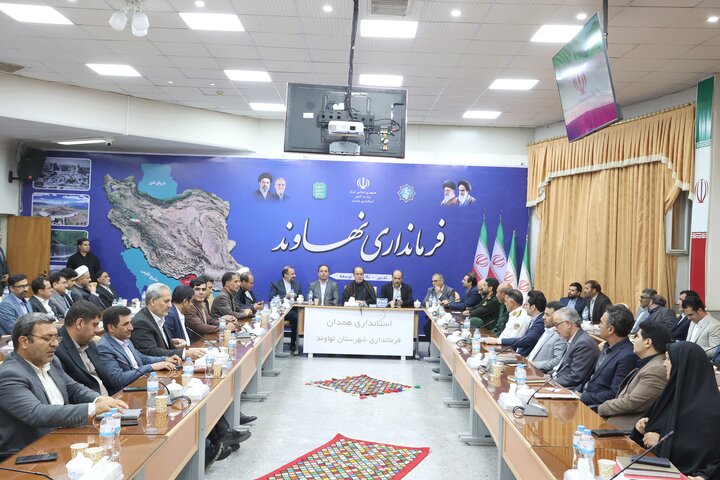 حضور حاجی بابایی در شورای اداری شهرستان نهاوند