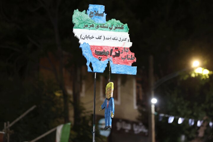 حاجی بابایی در جمع مردم انقلابی نهاوند