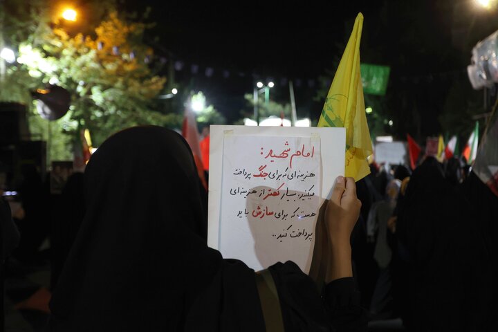 حاجی بابایی در جمع مردم انقلابی نهاوند