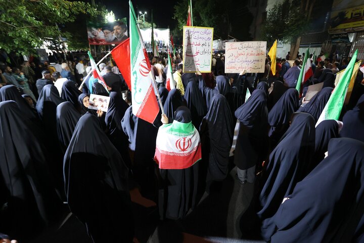 حاجی بابایی در جمع مردم انقلابی نهاوند