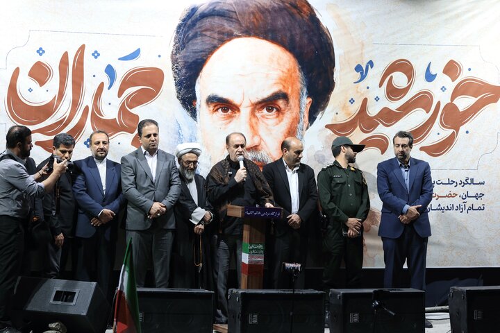 حاجی بابایی در جمع مردم انقلابی نهاوند