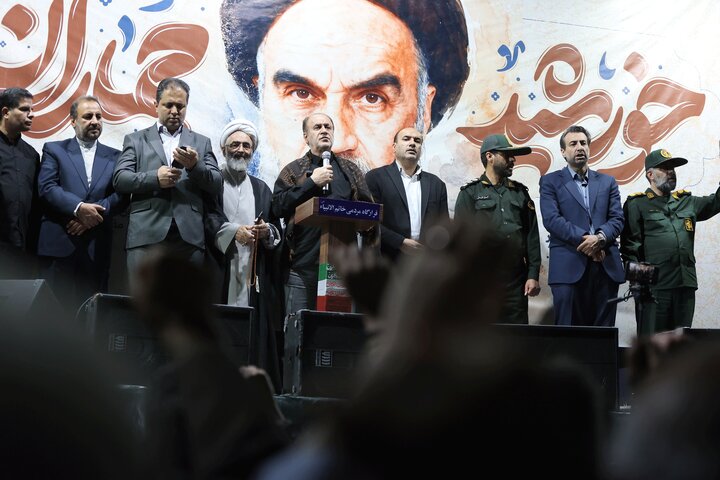 حاجی بابایی در جمع مردم انقلابی نهاوند