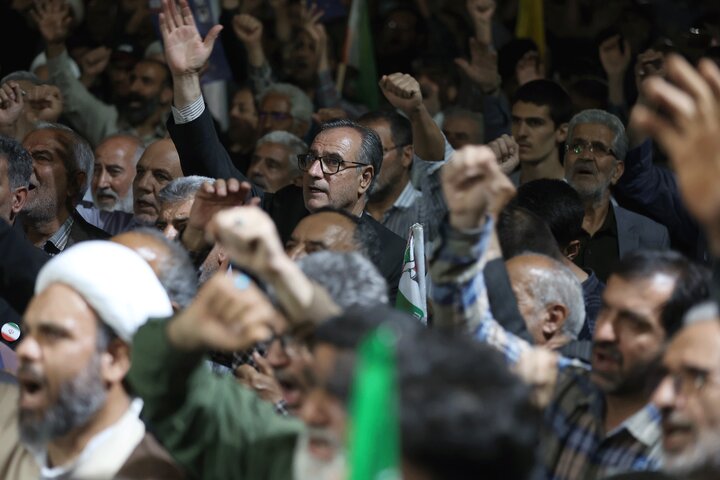 حاجی بابایی در جمع مردم انقلابی نهاوند