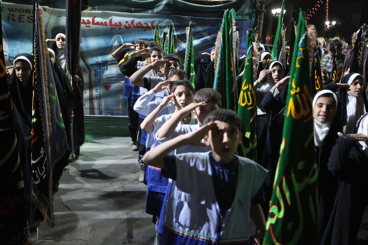حاجی بابایی در جمع مردم انقلابی نهاوند