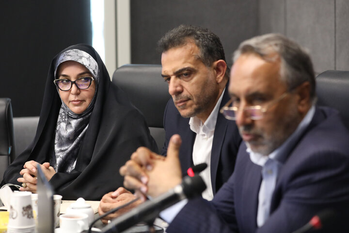 نشست کمیسیون عمران مجلس با رئیس بنیاد رئیس مسکن انقلاب اسلامی