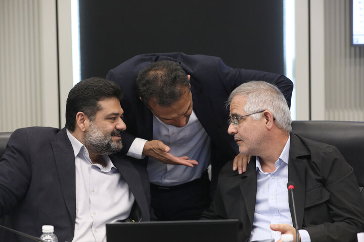 نشست کمیسیون عمران مجلس با رئیس بنیاد رئیس مسکن انقلاب اسلامی