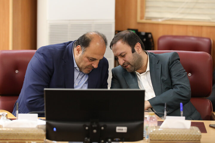 نشست کمیسیون برنامه و بودجه مجلس با مدیرعامل شرکت ملی پالایش و پخش فرآورده های نفتی