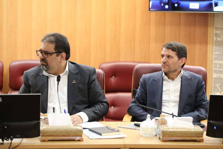 نشست کمیسیون برنامه و بودجه مجلس با مدیرعامل شرکت ملی پالایش و پخش فرآورده های نفتی
