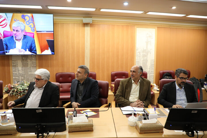 نشست کمیسیون برنامه و بودجه مجلس با مدیرعامل شرکت ملی پالایش و پخش فرآورده های نفتی