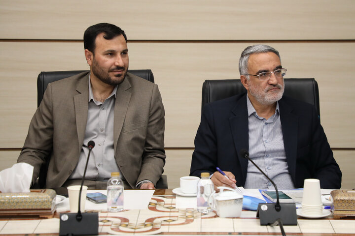 نشست مشترک کمیسیون امور داخلی کشور و شوراهای مجلس با وزیر صنعت، معدن و تجارت