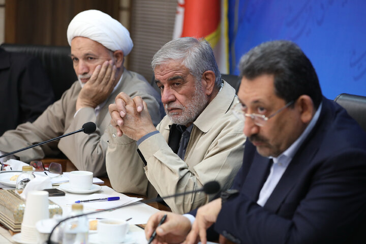 نشست مشترک کمیسیون امور داخلی کشور و شوراهای مجلس با وزیر صنعت، معدن و تجارت