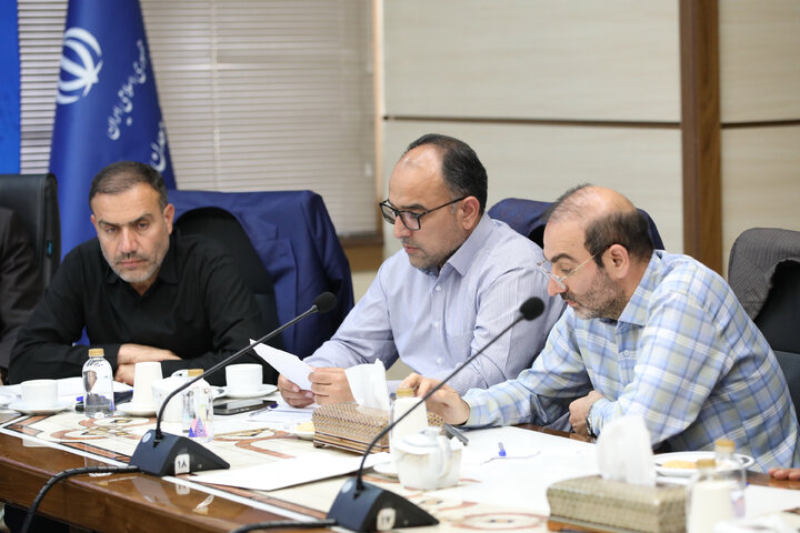 نشست مشترک کمیسیون امور داخلی کشور و شوراهای مجلس با وزیر صنعت، معدن و تجارت