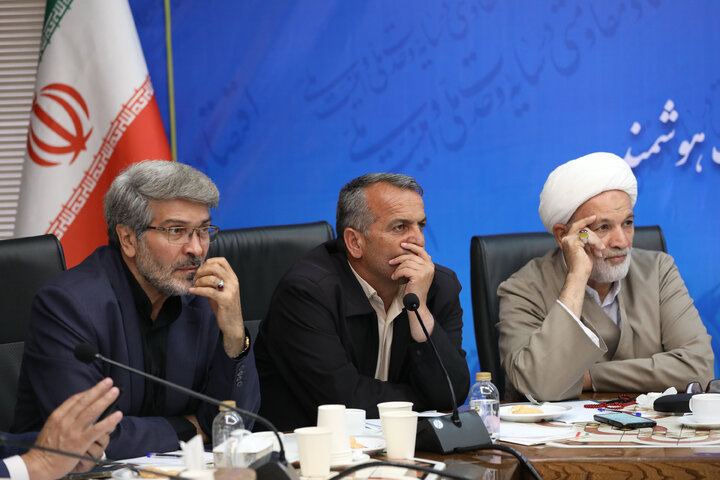 نشست مشترک کمیسیون امور داخلی کشور و شوراهای مجلس با وزیر صنعت، معدن و تجارت