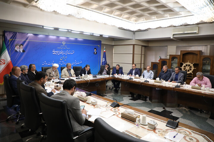 نشست مشترک کمیسیون امور داخلی کشور و شوراهای مجلس با وزیر صنعت، معدن و تجارت