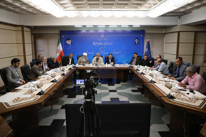نشست مشترک کمیسیون امور داخلی کشور و شوراهای مجلس با وزیر صنعت، معدن و تجارت