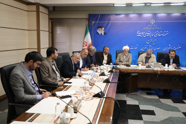 نشست مشترک کمیسیون امور داخلی کشور و شوراهای مجلس با وزیر صنعت، معدن و تجارت