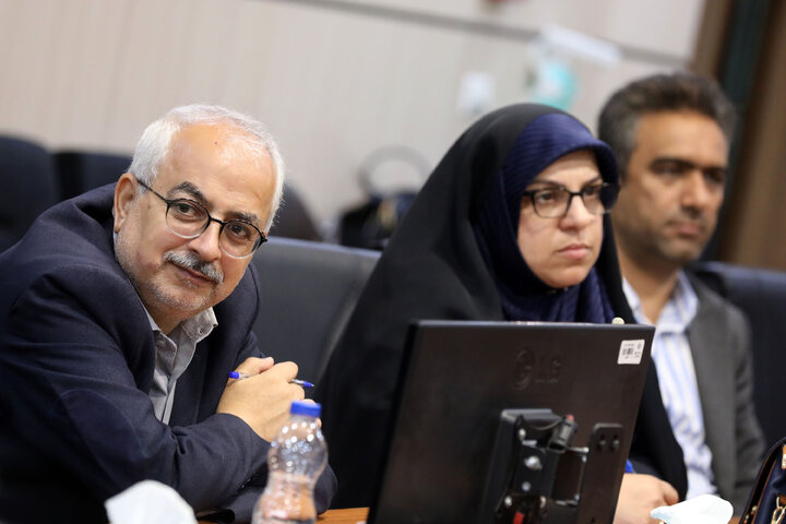 نشست کمیسیون بهداشت و درمان با مدیران سازمان غذا و دارو