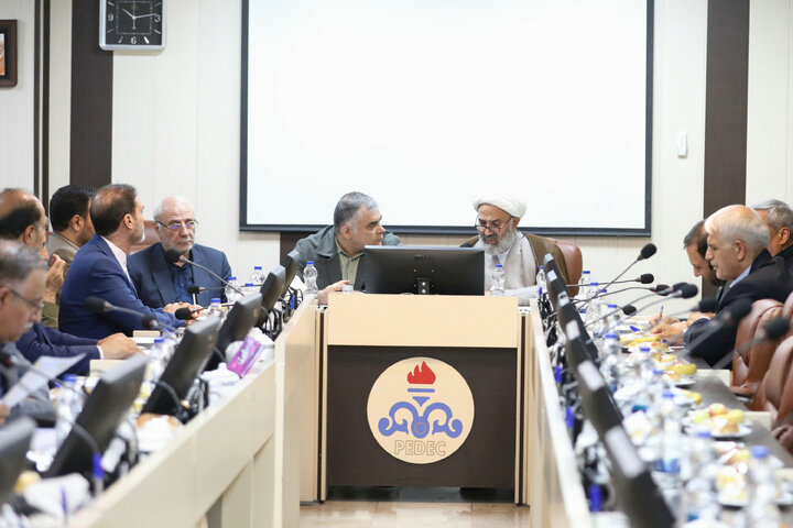 نشست کمیسون اصل ۹۰ با وزیر نفت
