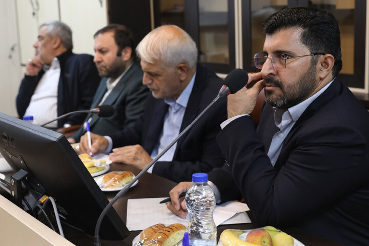 نشست کمیسون اصل ۹۰ با وزیر نفت