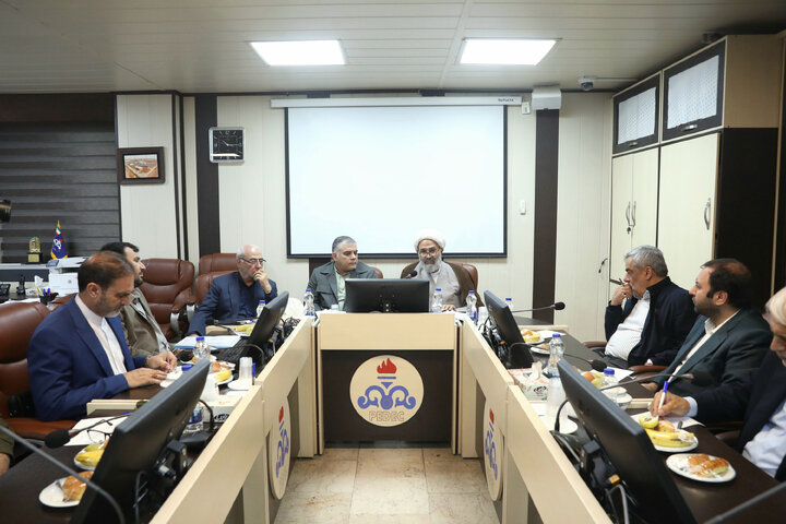 نشست کمیسون اصل ۹۰ با وزیر نفت
