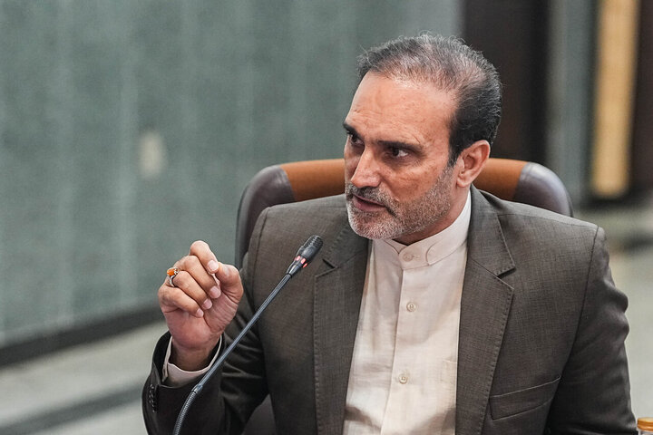 اختصاص ۹۱۰ تن قیر برای آسفالت جاده‌های کشاورزی شهرضا و دهاقان/ تخصیص ۲۸۰ میلیارد تومان برای تکمیل میدان بسیج شهرضا