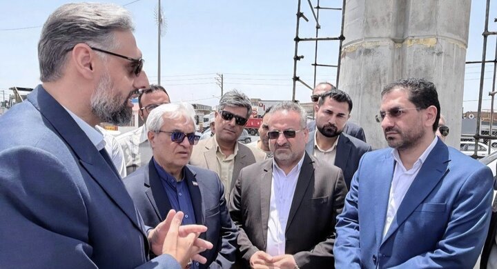 آغاز عملیات نصب عرشه پل میدان شهید امام خامنه‌ای با حضور محسنی‌ثانی 